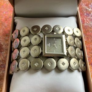 NRFB JLO Jennifer Lopez Metal Rhinestone 4 Band Bracelet Watch Silver Cr…